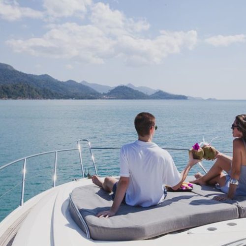 Voyager en mer avec style – la compagnie lors de croisières et de voyages maritimes