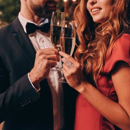 Comment faire une entrée remarquée : accompagnateur/accompagnatrice pour galas et réceptions