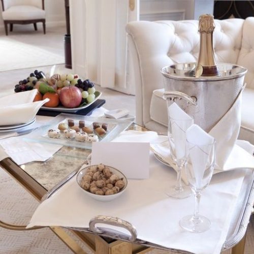Visite à l&rsquo;hôtel avec une escorte – discrétion et élégance au plus haut niveau