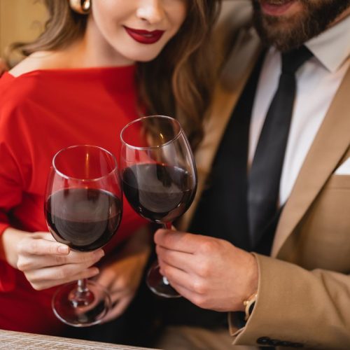 Comment devenir escort : une approche professionnelle et éclairée